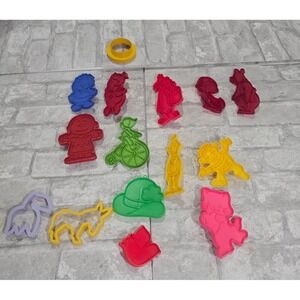 Vtg Mixed Lot Looney Tunes Sesame Street 14 Cookie Cutters Peanuts Baking Crafts